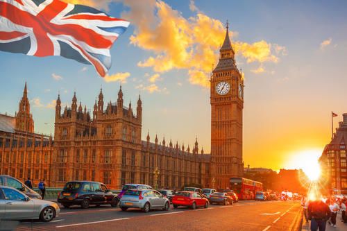  申请英国留学中介费用大概多少钱？